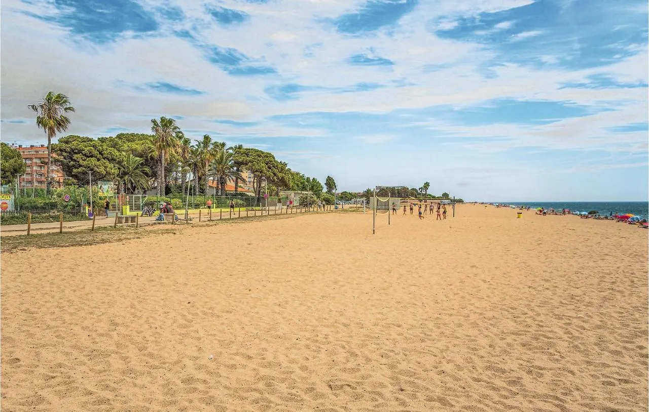 Beautiful Apartment In Pineda De Mar With Wifi