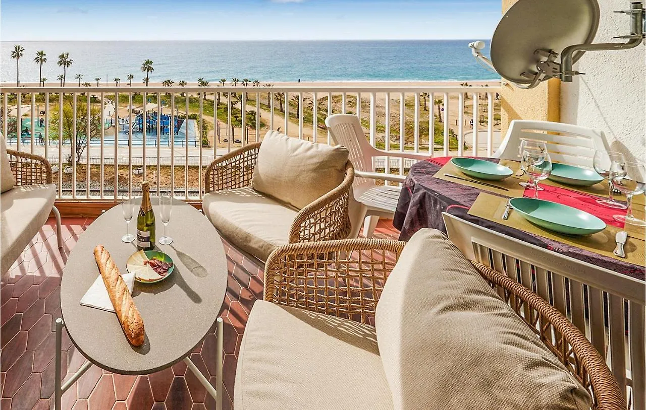 Beautiful Apartment In Pineda De Mar With Wifi